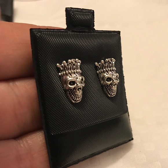 NEW Sterling silver skull in crown post earrings - Picture 4 of 4